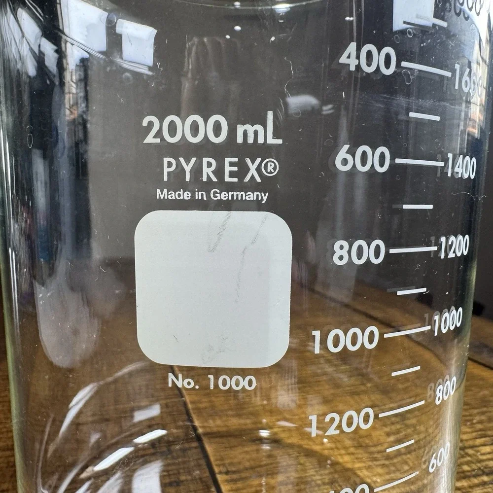 PYREX Glass‎ 2000mL Low Form Dual Scale Graduated Griffin Beaker #1000